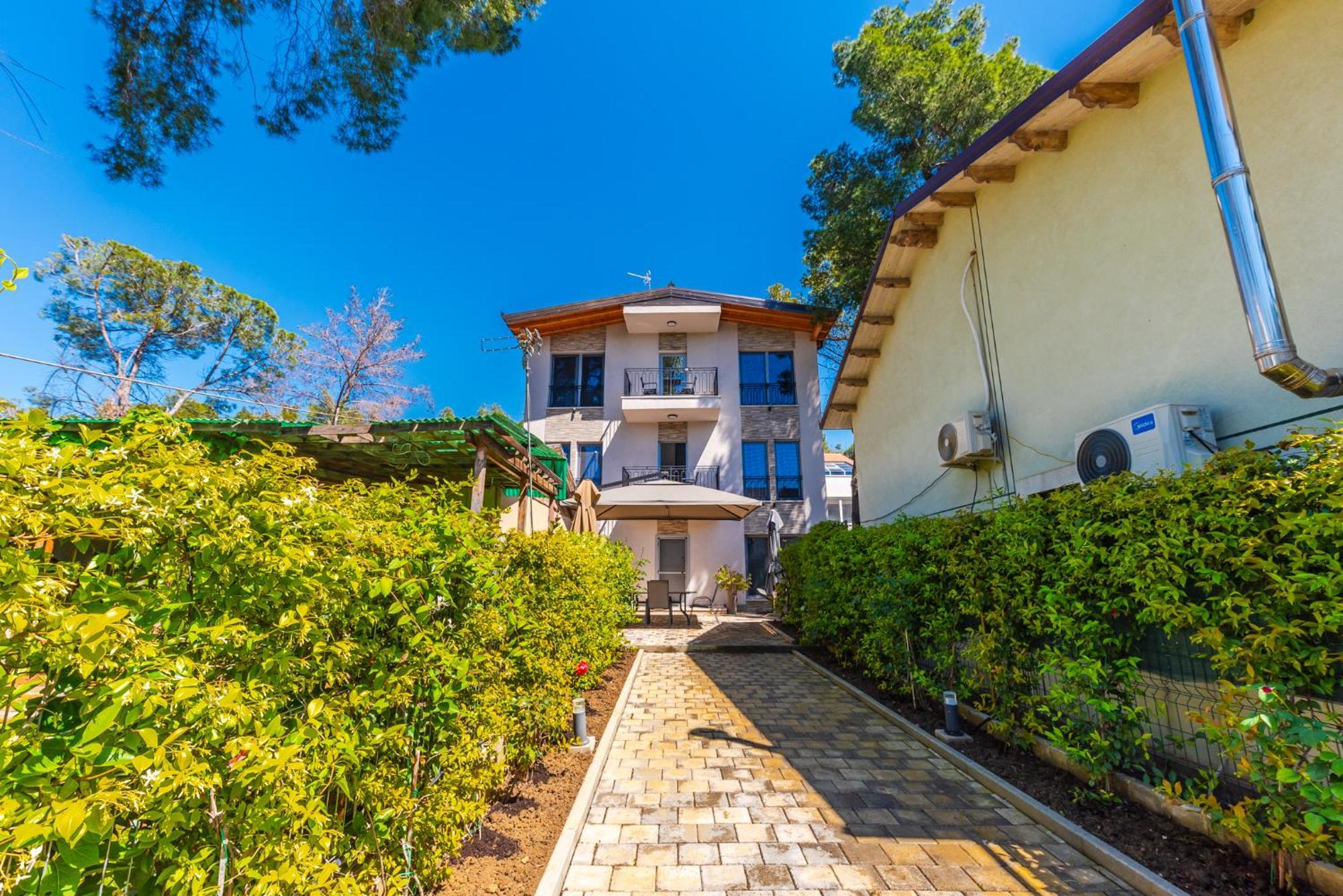 Beni'S Villa Apartments By Ps Golem  Exterior photo